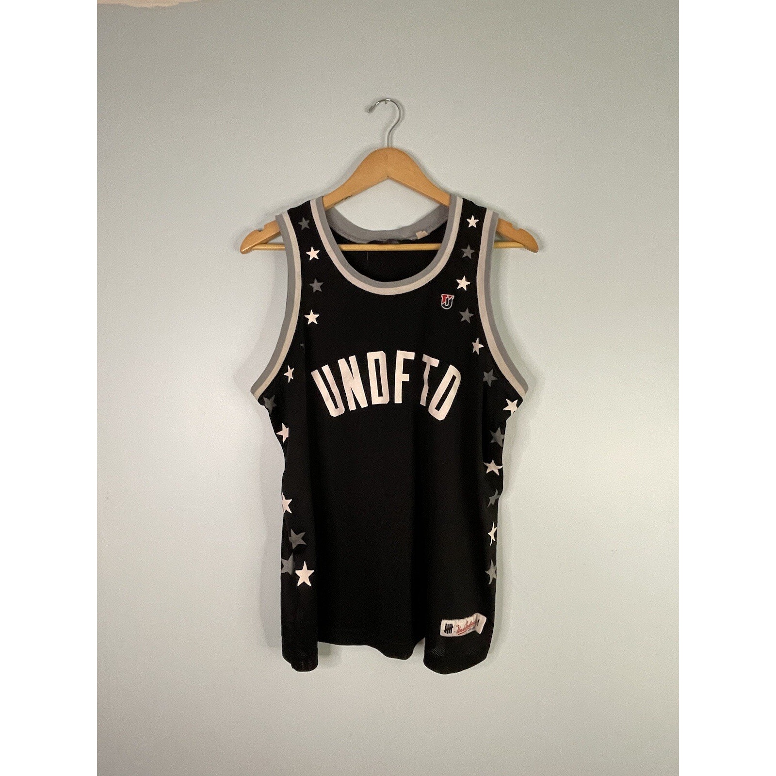 Undefeated Mens 2014 Spring Summer Spellout Star Jersey Size M Black